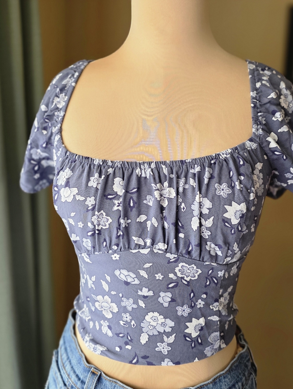 Hollister Grayish‎ Blue Floral Print Peasant Crop Top, Size S